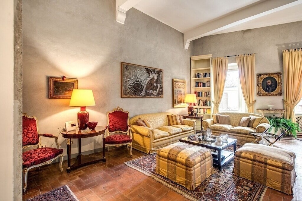 Wonderful Apartment With Balcony In Piazza Margana