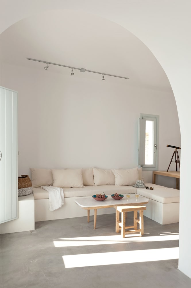 Santorini Heights