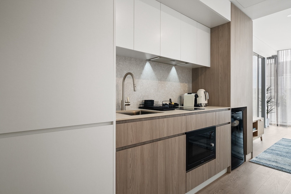 Chic Studio Stay Near Cafes and Coastline