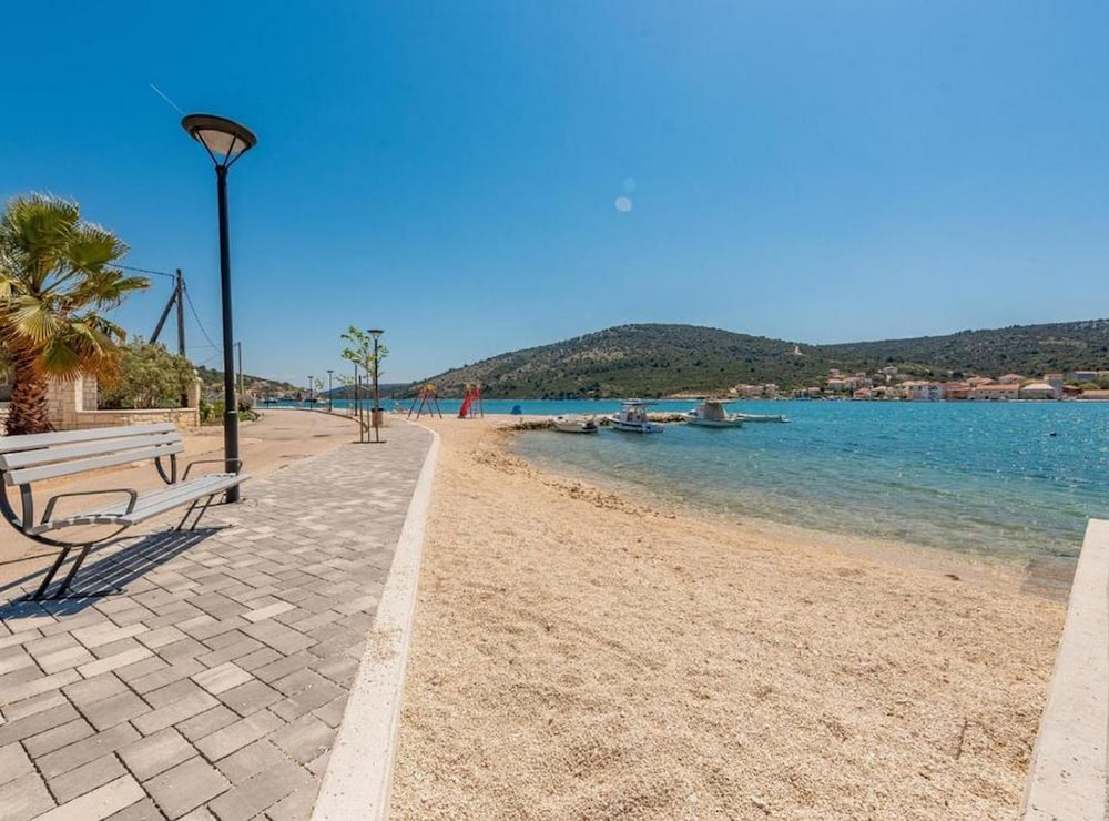 Beachfront Holiday Home With Hot Tub, Terrace, and Sea Views in Vinišće