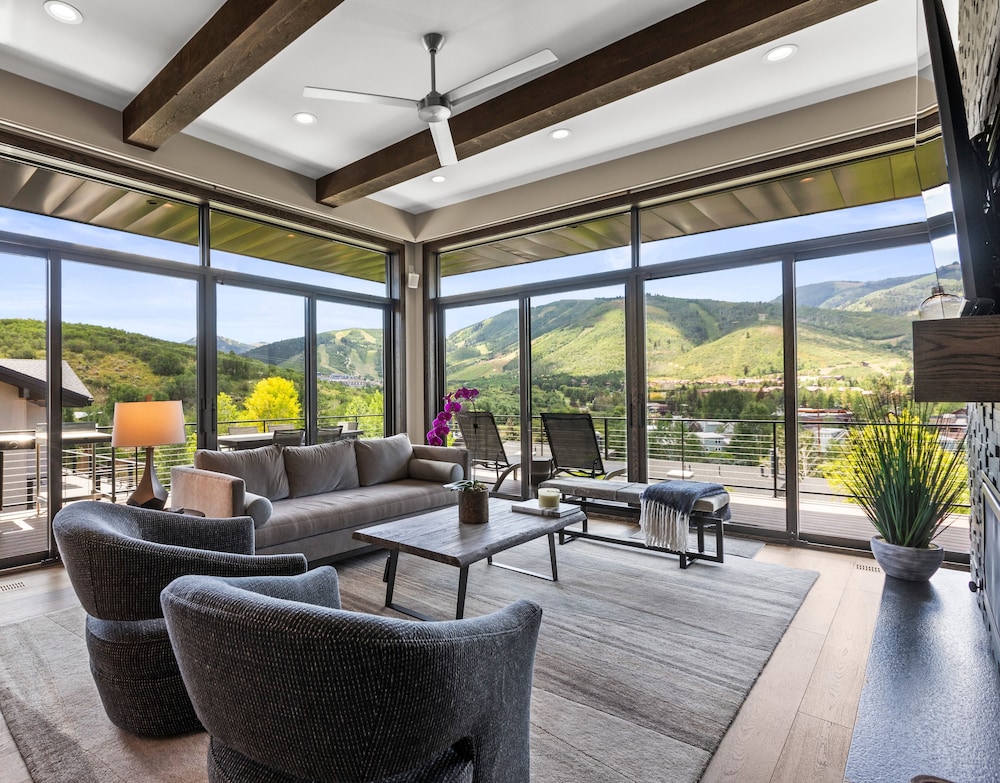 Nine Peaks 4 Bedroom Home