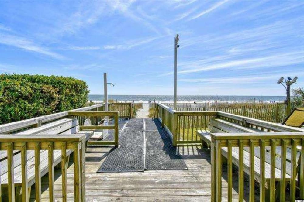 Cozy 2BR Beachfront Condo