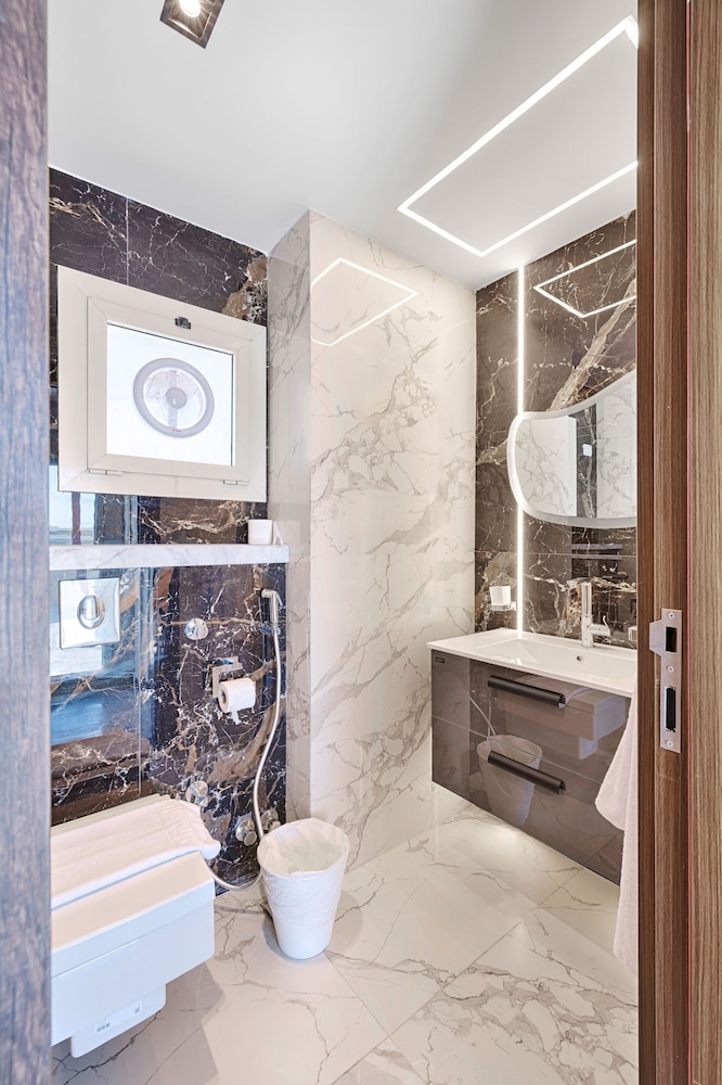 Vesta - Luxury Villa - 3BR - CFC II