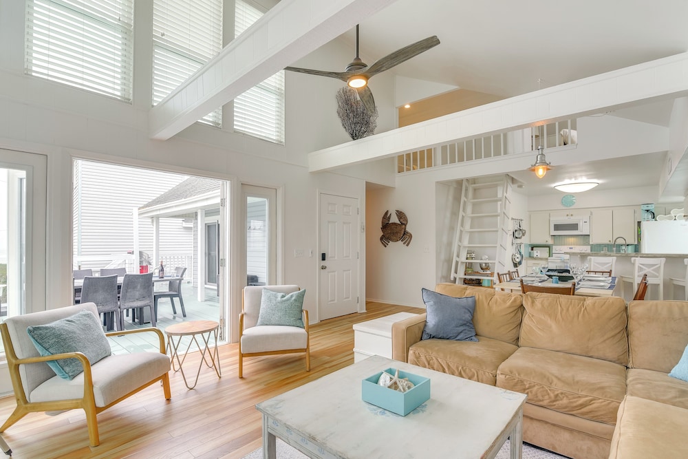 1 Block to Beach: Family Retreat in Galveston!
