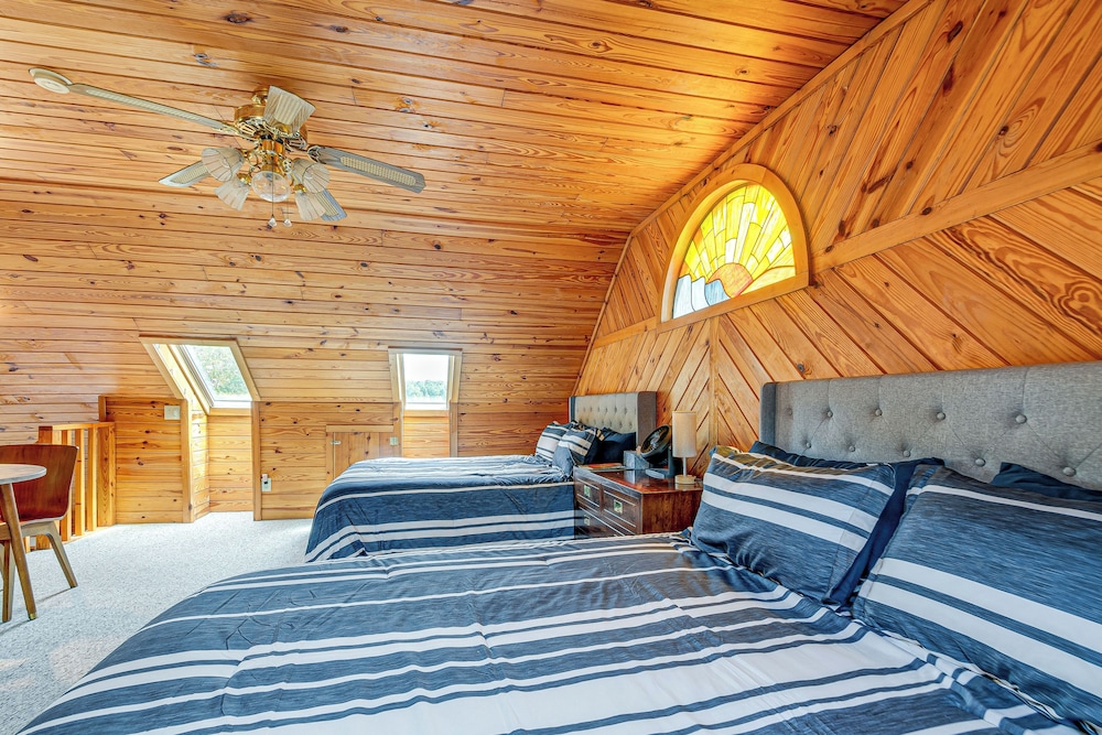 Hyco Lake Escape w/ Deck & Dock: Families Welcome!