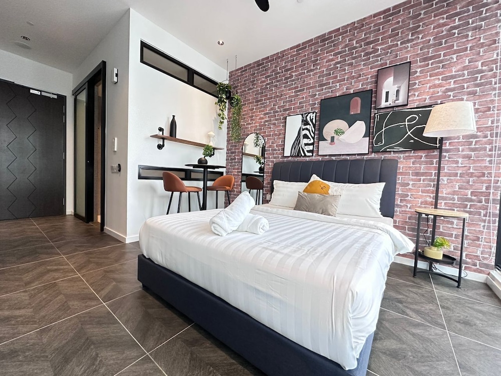 Scarletz Suites KLCC by Purple Orchid