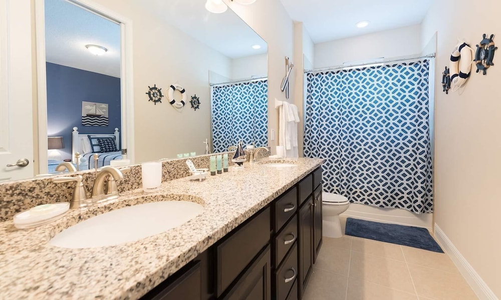7412 MA - Stylish Home Near Parks