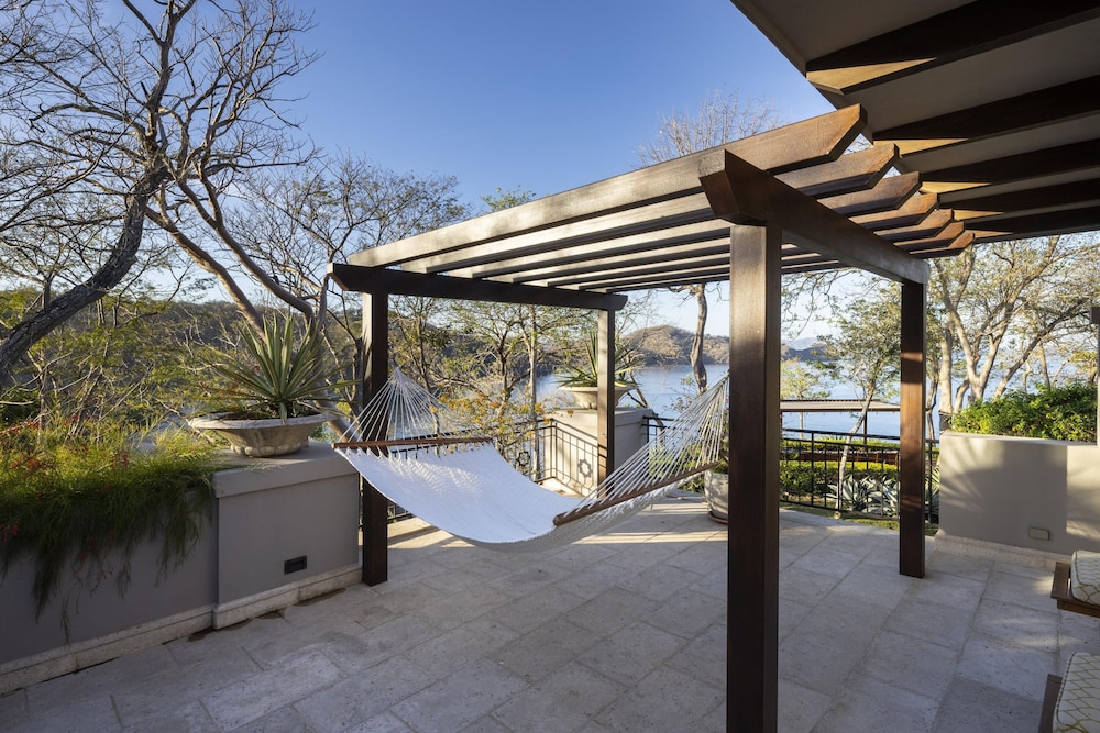 Arcos Del Mar Beachfront