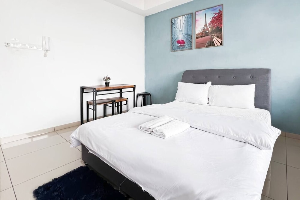 ICity Luxury Condo by Smarthome