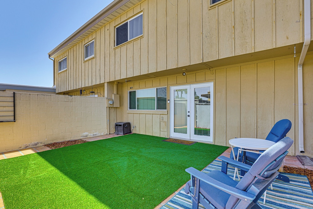 2 Mi to Old Town & Mall: Townhome w/ Pool Access!