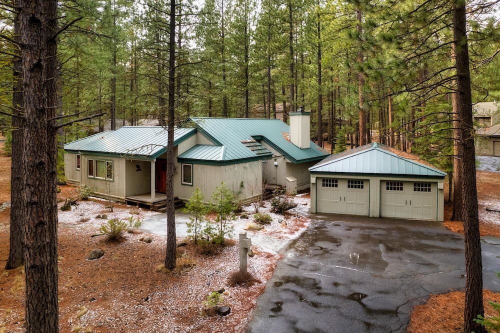 NEW Winter Retreat at Black Butte Ranch