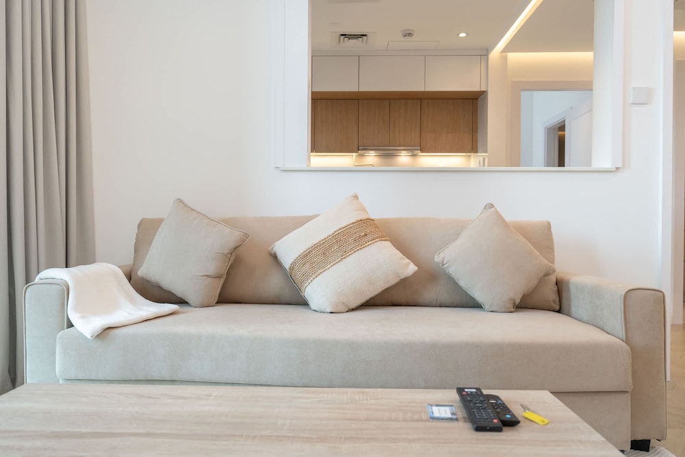 A Fabulous 1 Bedroom Apartment in Marina Pinnacle