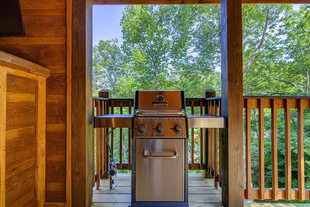 Grin Inn Bear It - 2 Bedrooms, 2 Baths, Sleeps 6 Home by RedAwning