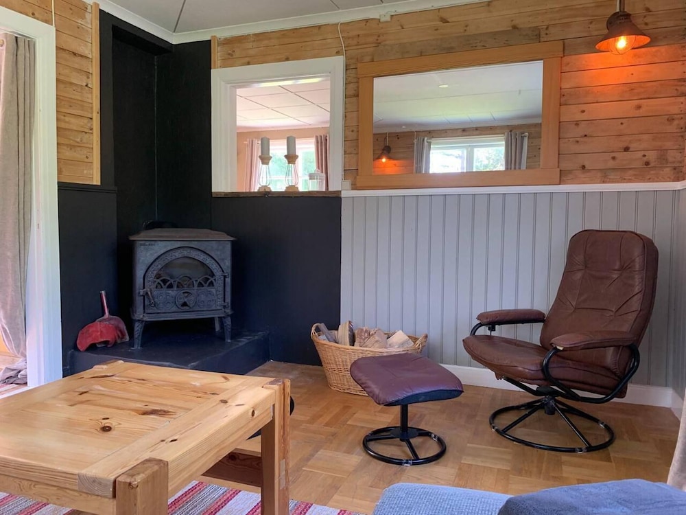 Cozy Swedish House With Fireplace & big Garden view 4