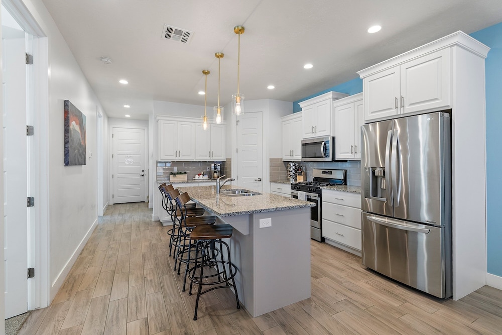 Grand Coral Estate 6 Bedroom Townhouse