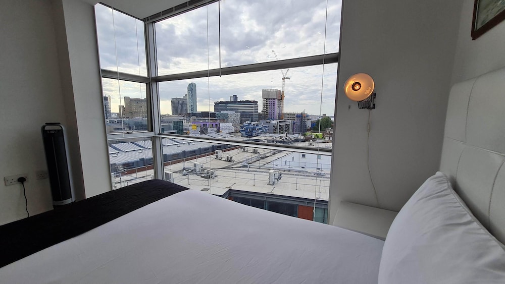 2 Bedroom Penthouse with Parking view 5