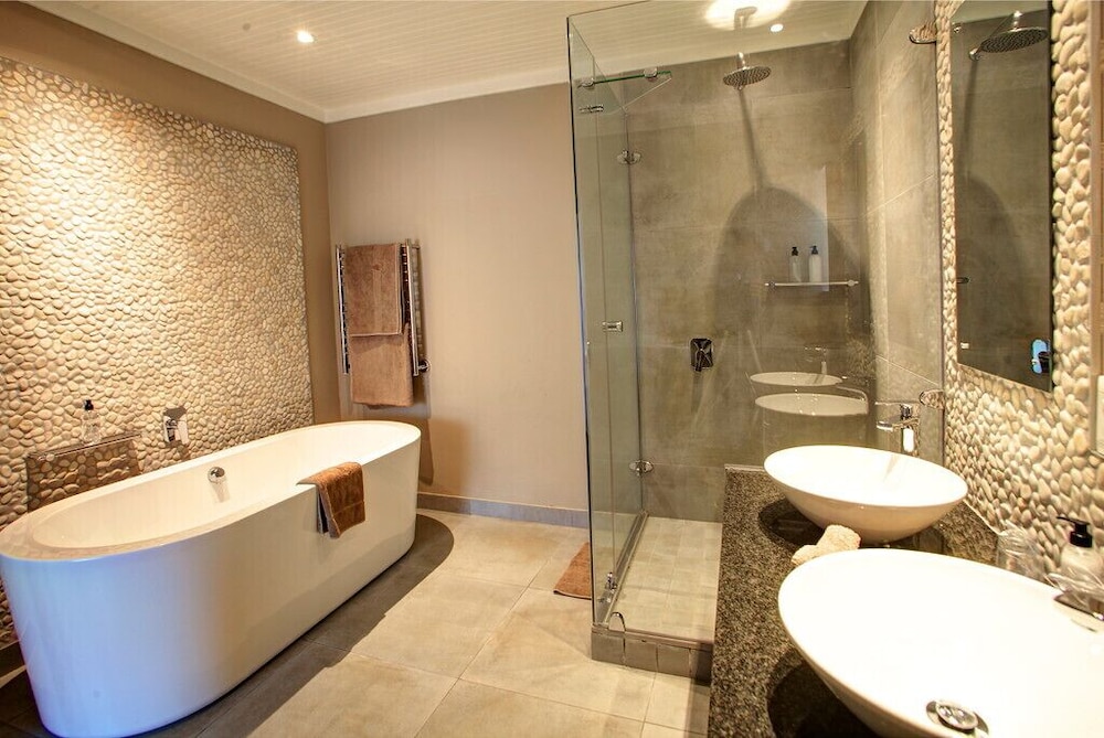 Scallop Guest Lodge