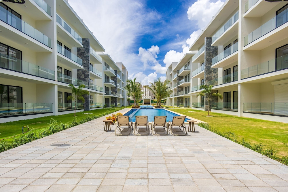 2BR Oasis in Eden Tropical - BBQ Pool Near Beach
