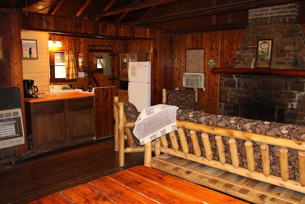 Hominy Ridge Cabins and Gift Shop