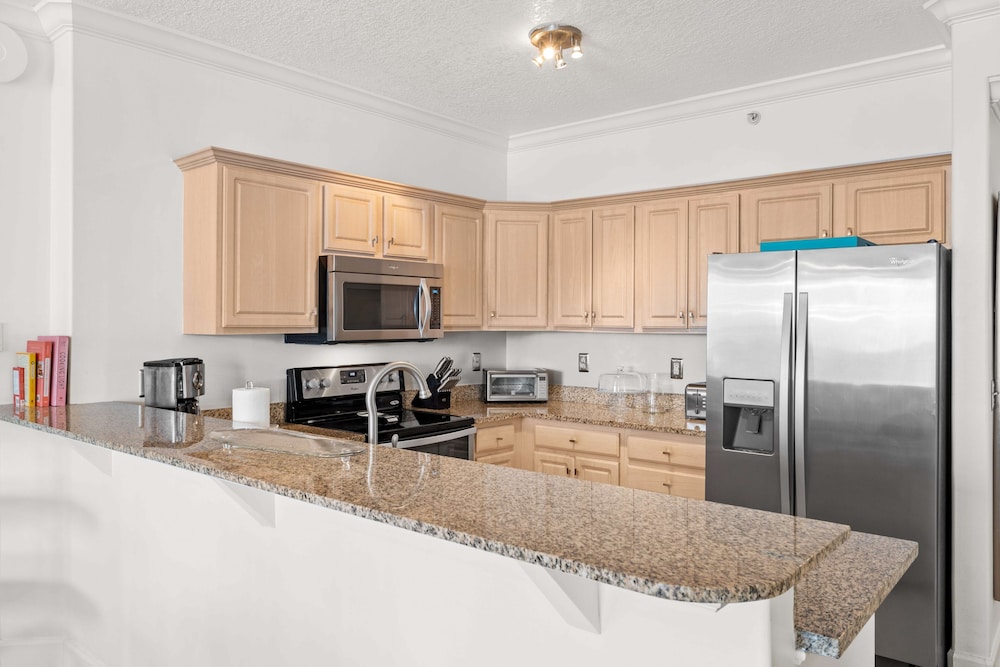 Twin Palms by Book That Condo