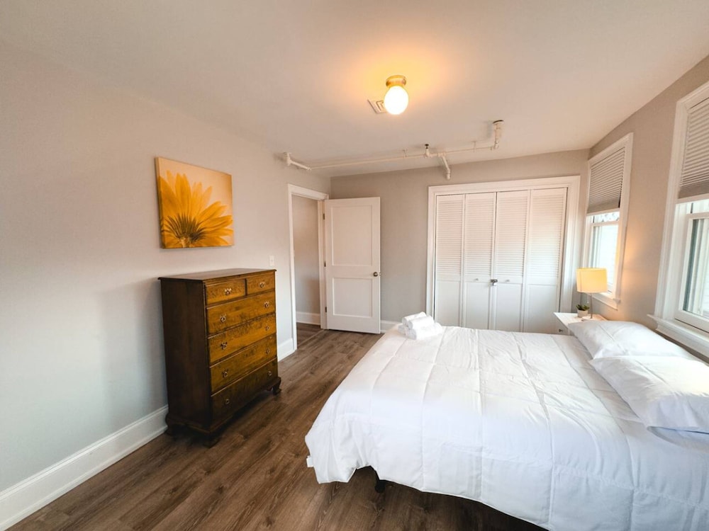 Water Access 5-bed 2-bath Retreat