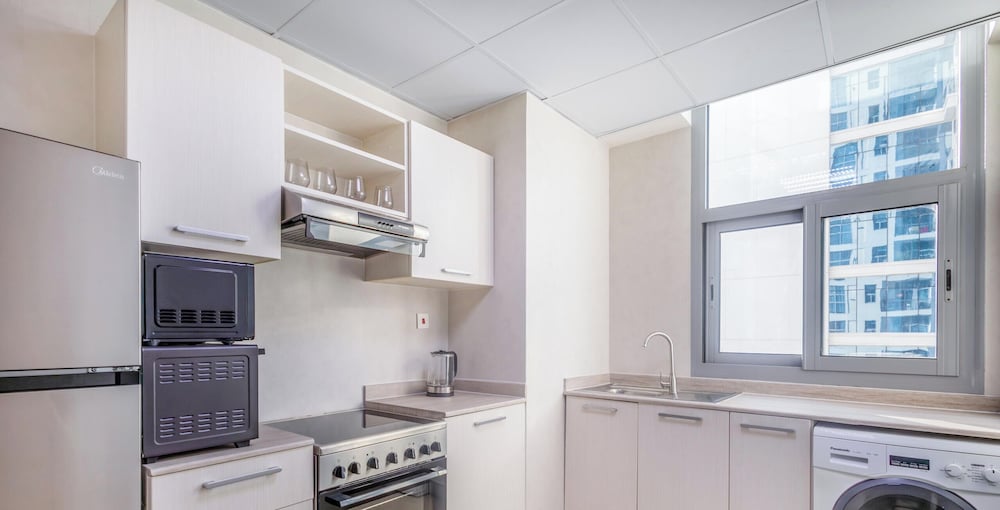 LUX The Modern Marina Suite