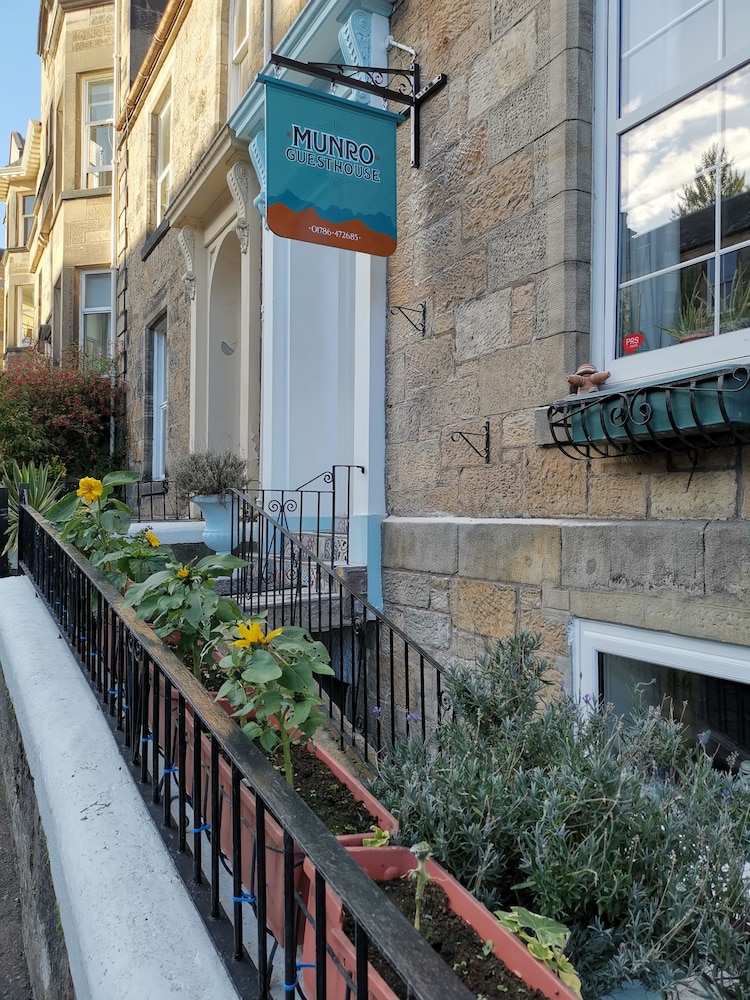 Hotel Munro Guest House - Image 1