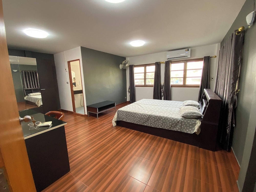 Beautiful 2 Story Newly Renovated Bungalow House