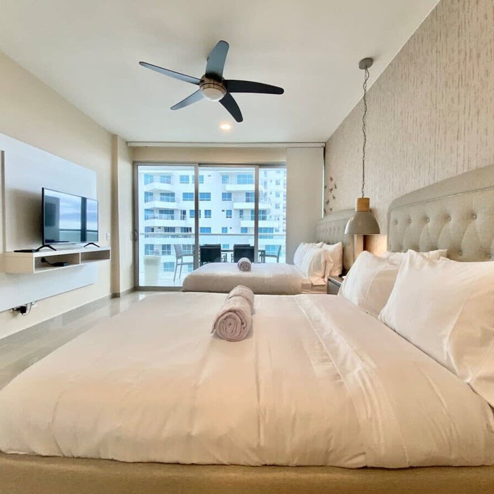 w Stunning 2BR w Pool n AC in Sunny Cartagena