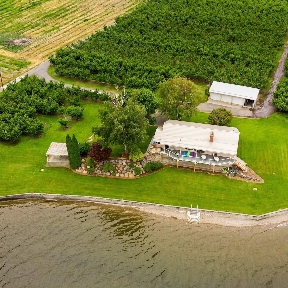 Linger Longer Lakeside Cottage