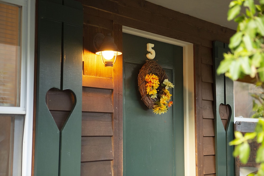 The Chimney Rock Inn & Cottages