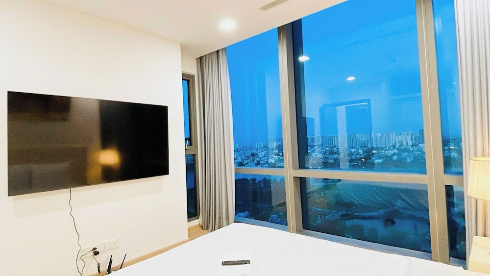 The Aquamarine Landmark Suites - Poolside Access at L4B