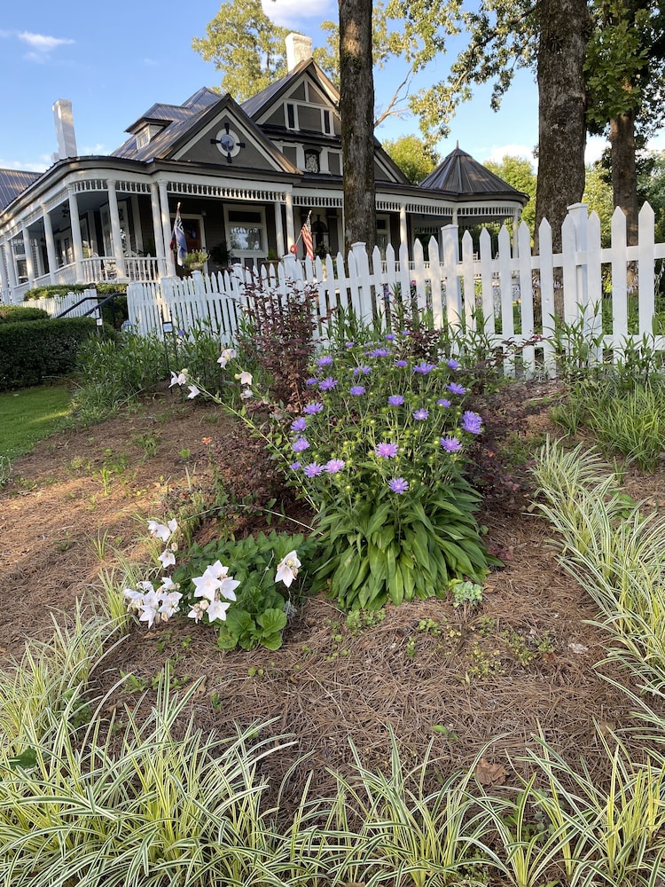 Hogan House at Rose Hill B&B