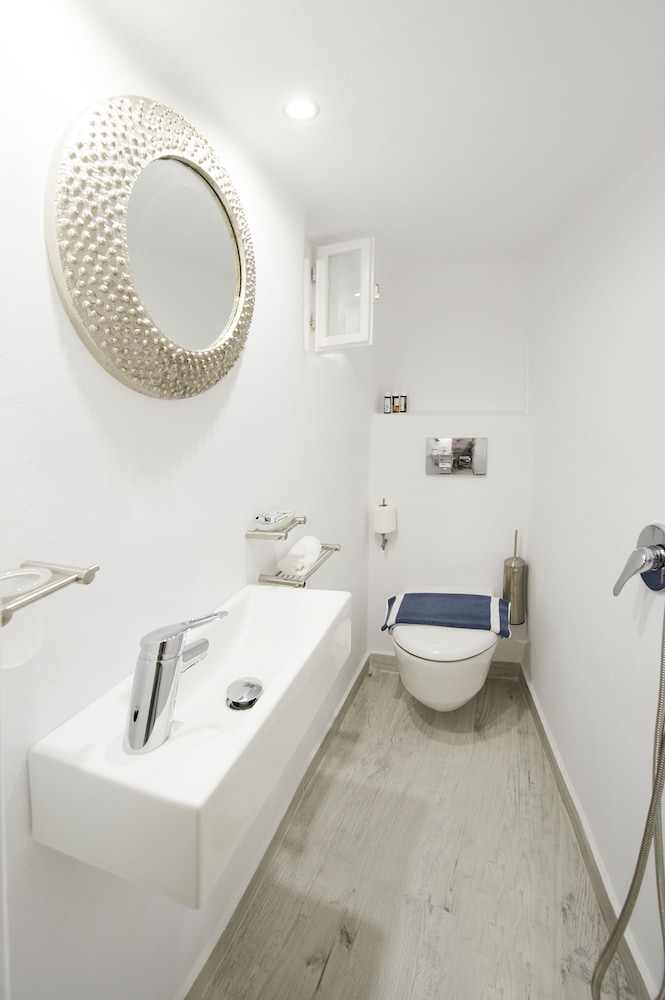 Hyperion Oia Suites
