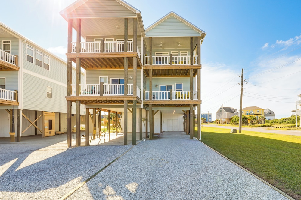 Walk to the Beach: North Topsail Beach Duplex view 5