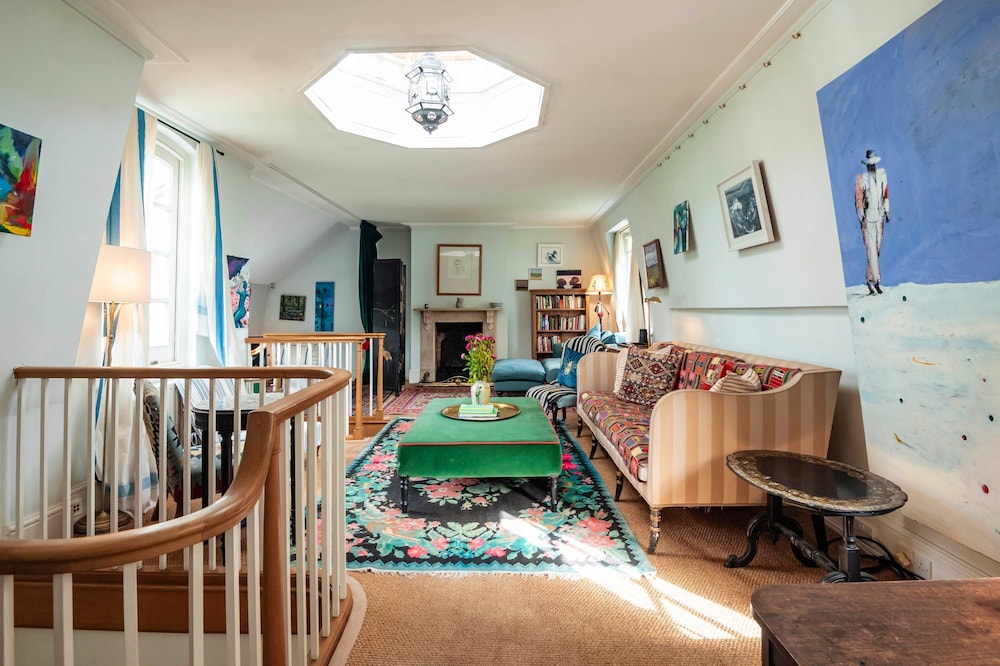 The Kensington Gatehouse - by Out of Office Lifestyle