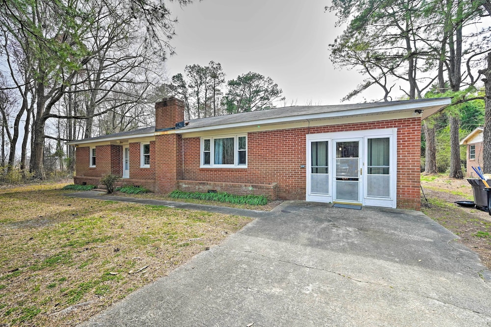 Blounts Creek House w/ Yard - Pets Welcome!