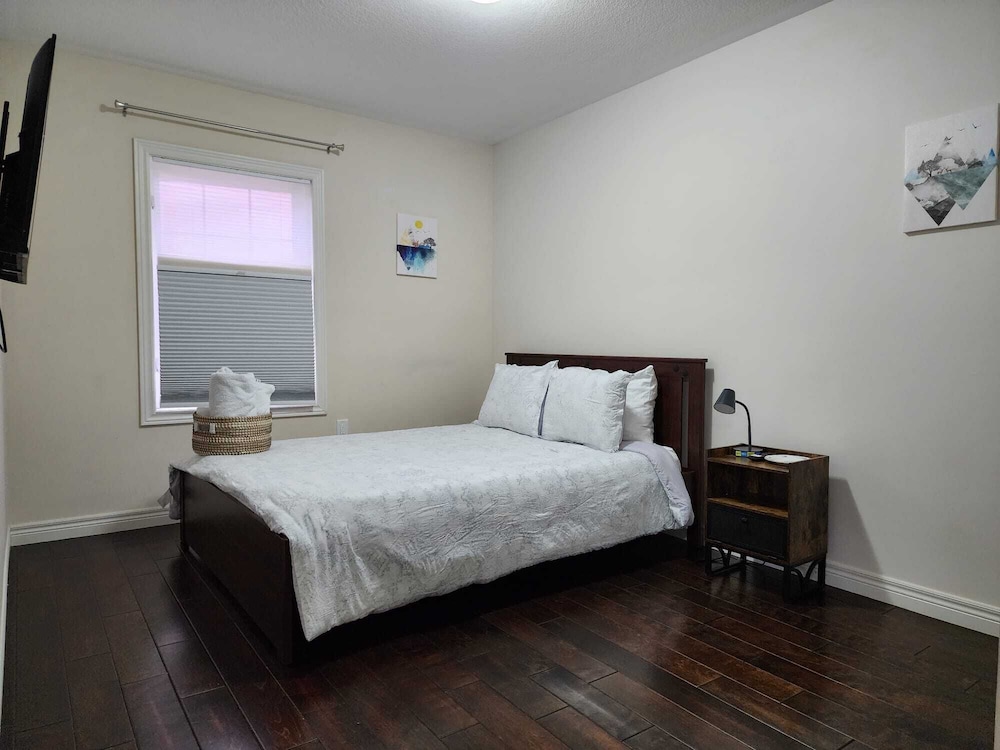 Kitchener Vacations - Beautiful Three Bedroom House - Property Image 20