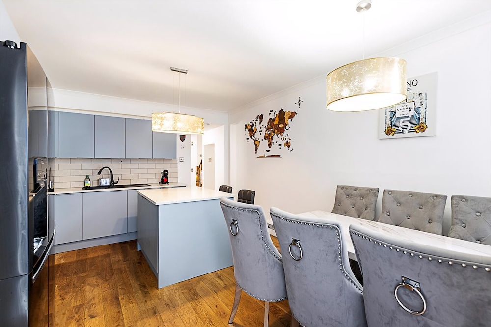 Spacious 4-bed House Near Liverpool St