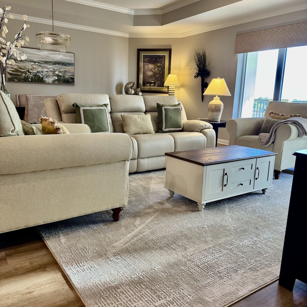 Oceanview Condo With Amenities, 703 Royale Palms 2 Bedroom Condo