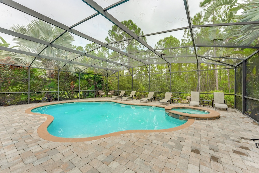 Themed Rooms, Pool & More! Custom Davenport Villa