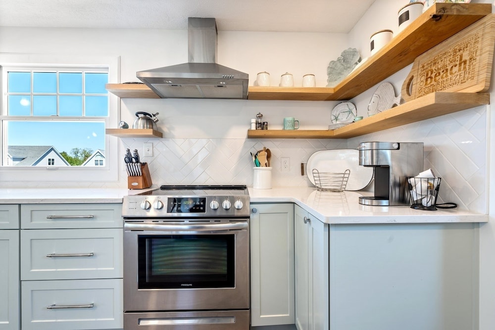 Beachwood Getaway Sleeps 10!