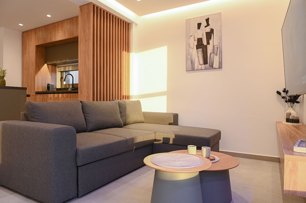 MGK Luxury Suites With a Private Pool Ligaria