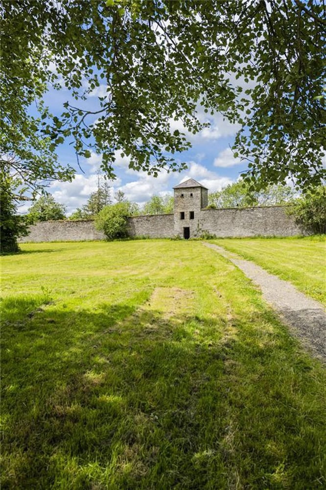 2 Bed Suite With Tea/coffee Making Facilities view 3