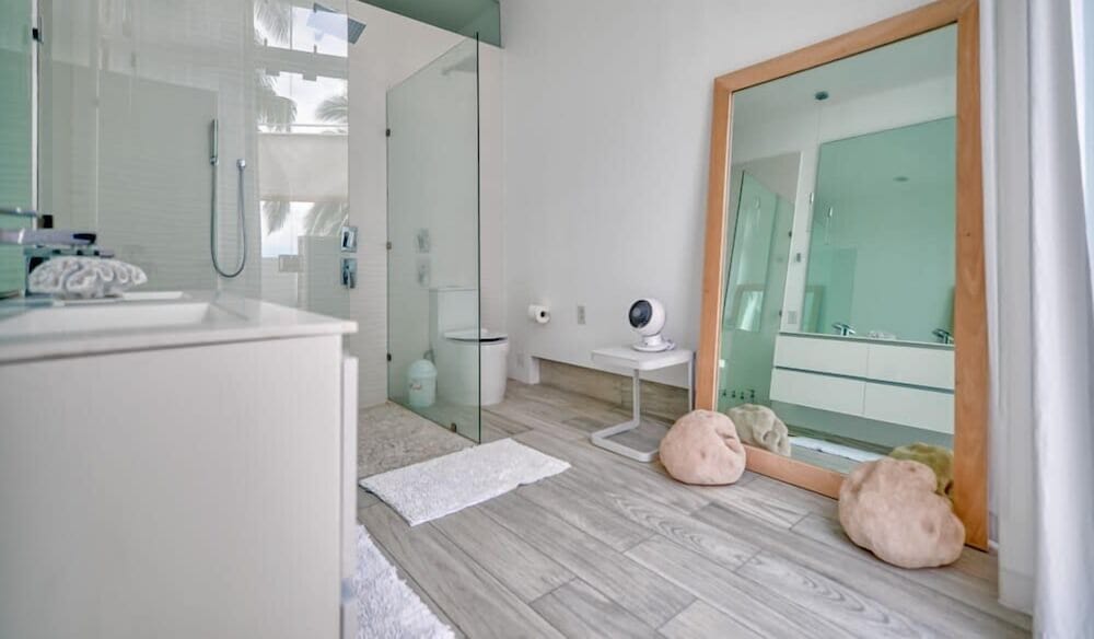 Luxury 1BR APT - Beach View - Jacuzzi - King Bed