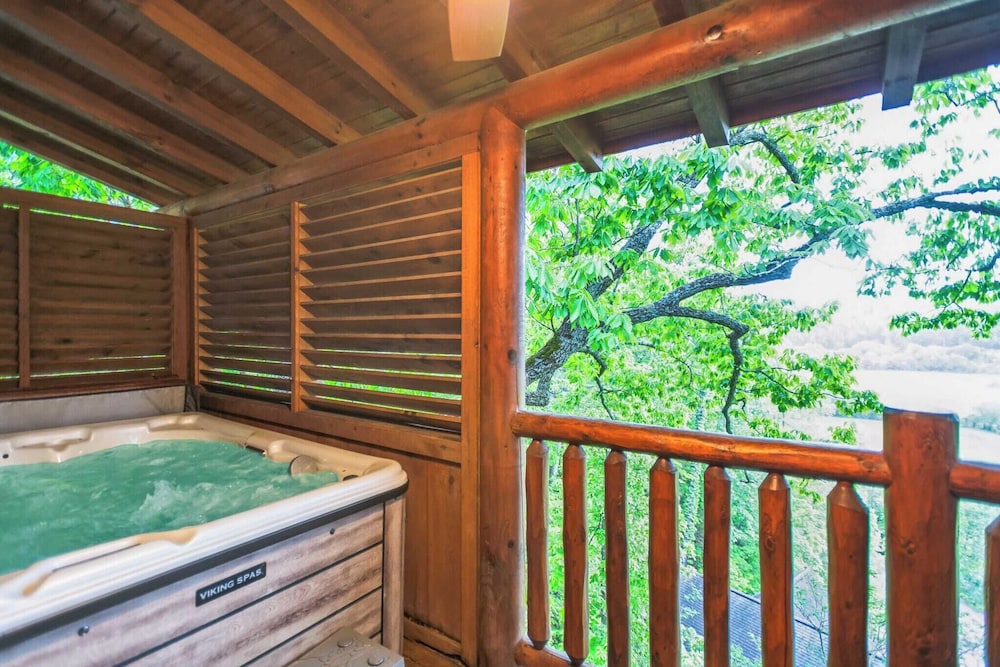 Resort Cabin w/ Hot Tub, Pool Table, Deck Views Summit View Way by Avantstay