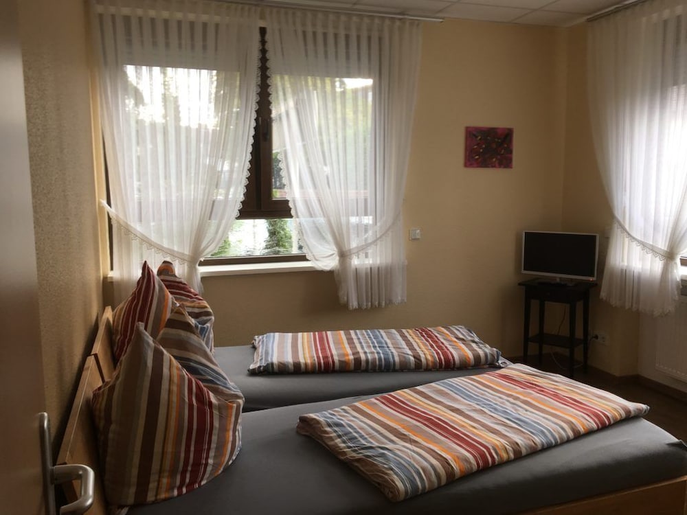 Taunusblick Ferienwohnung und Apartment view 5
