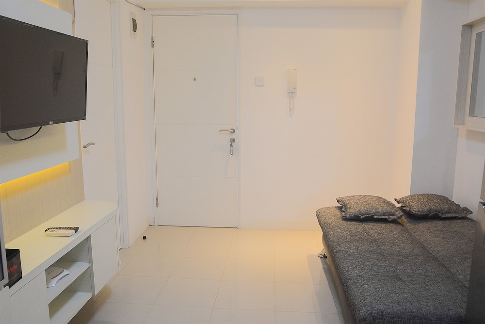 Pool View 2BR with Sofa Bed Bassura City Apartment