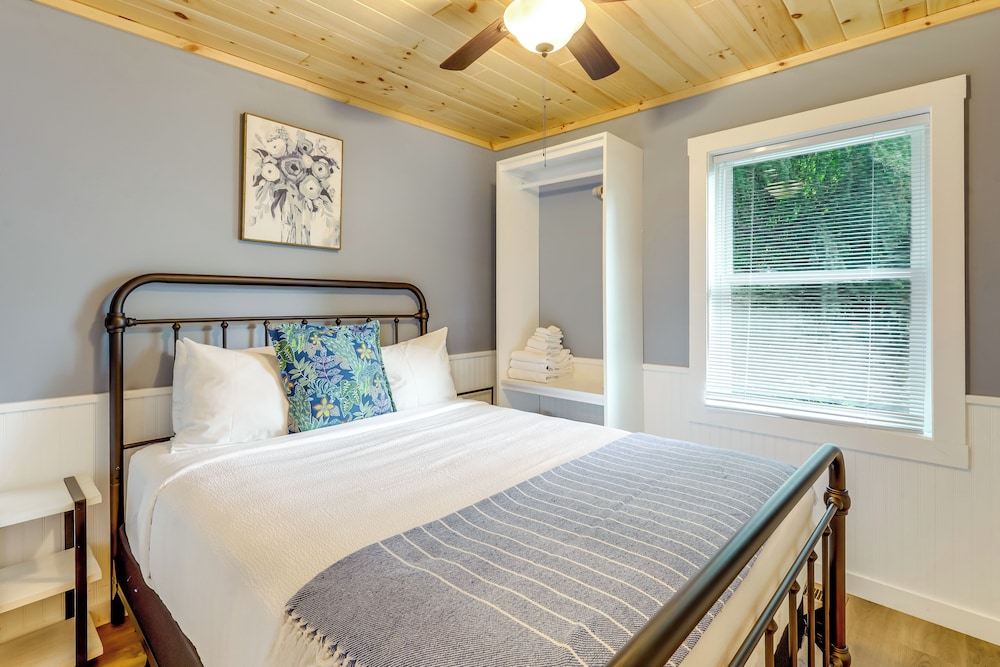 1 Mi to Village: Waterfront Oasis in Lake George!