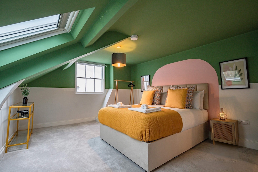 Host Stay Foley Abode